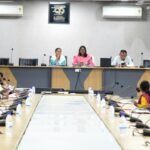 अवैध वन कटाई पर सख्ती के निर्देश, साप्ताहिक बैठक में कलेक्टर ने योजनाओं की प्रगति की समीक्षा